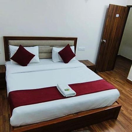 Luxury Rooms In Safdarjung Enclave Near Aiims & Safdarjung Hospital Нью-Дели Экстерьер фото