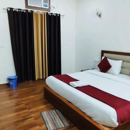Luxury Rooms In Safdarjung Enclave Near Aiims & Safdarjung Hospital Нью-Дели Экстерьер фото