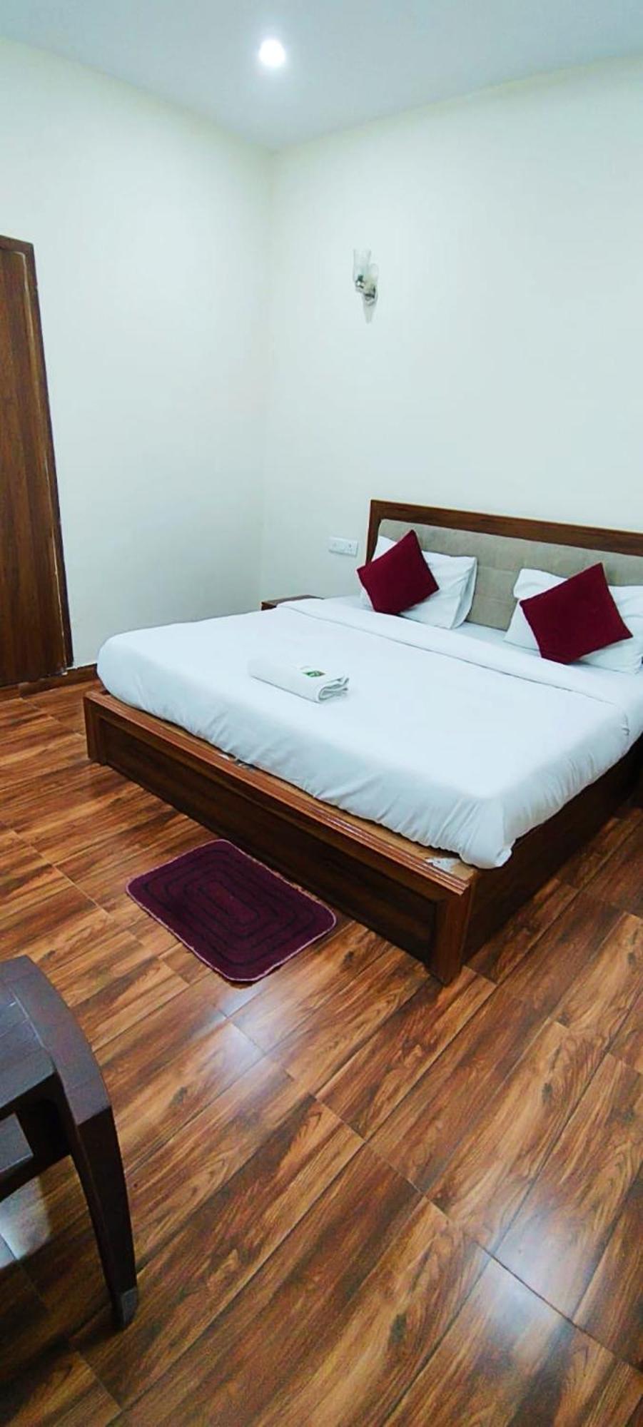 Luxury Rooms In Safdarjung Enclave Near Aiims & Safdarjung Hospital Нью-Дели Экстерьер фото
