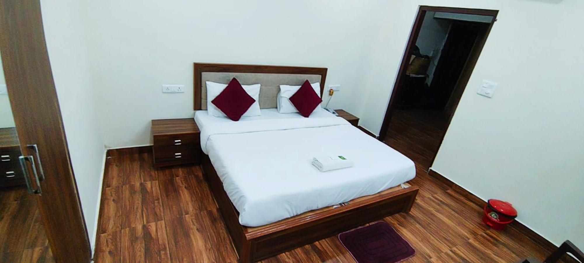 Luxury Rooms In Safdarjung Enclave Near Aiims & Safdarjung Hospital Нью-Дели Экстерьер фото
