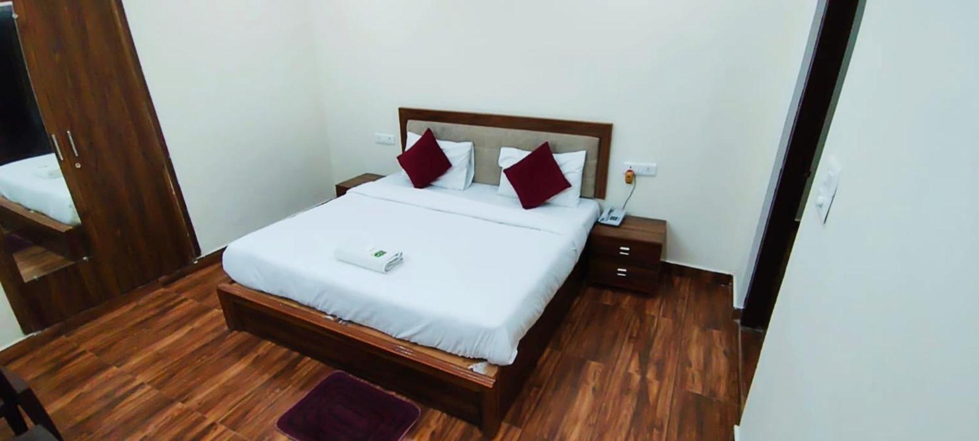 Luxury Rooms In Safdarjung Enclave Near Aiims & Safdarjung Hospital Нью-Дели Экстерьер фото
