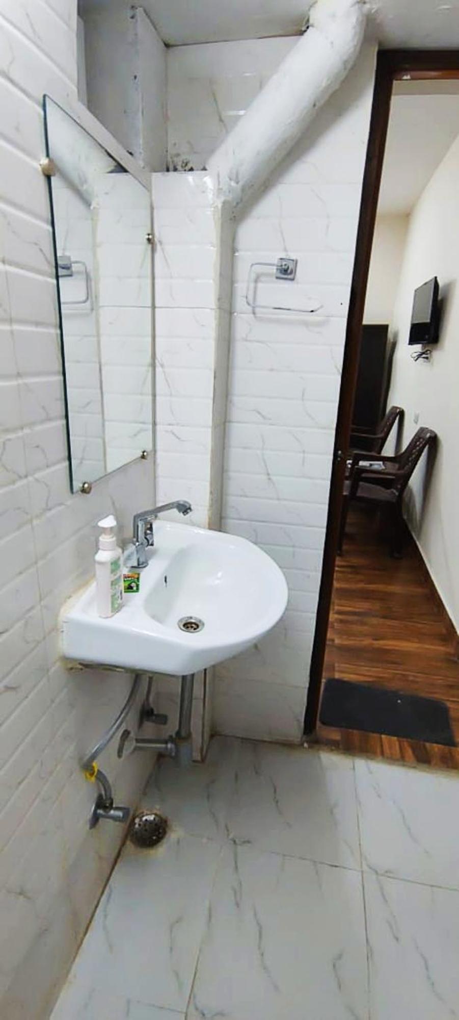 Luxury Rooms In Safdarjung Enclave Near Aiims & Safdarjung Hospital Нью-Дели Экстерьер фото
