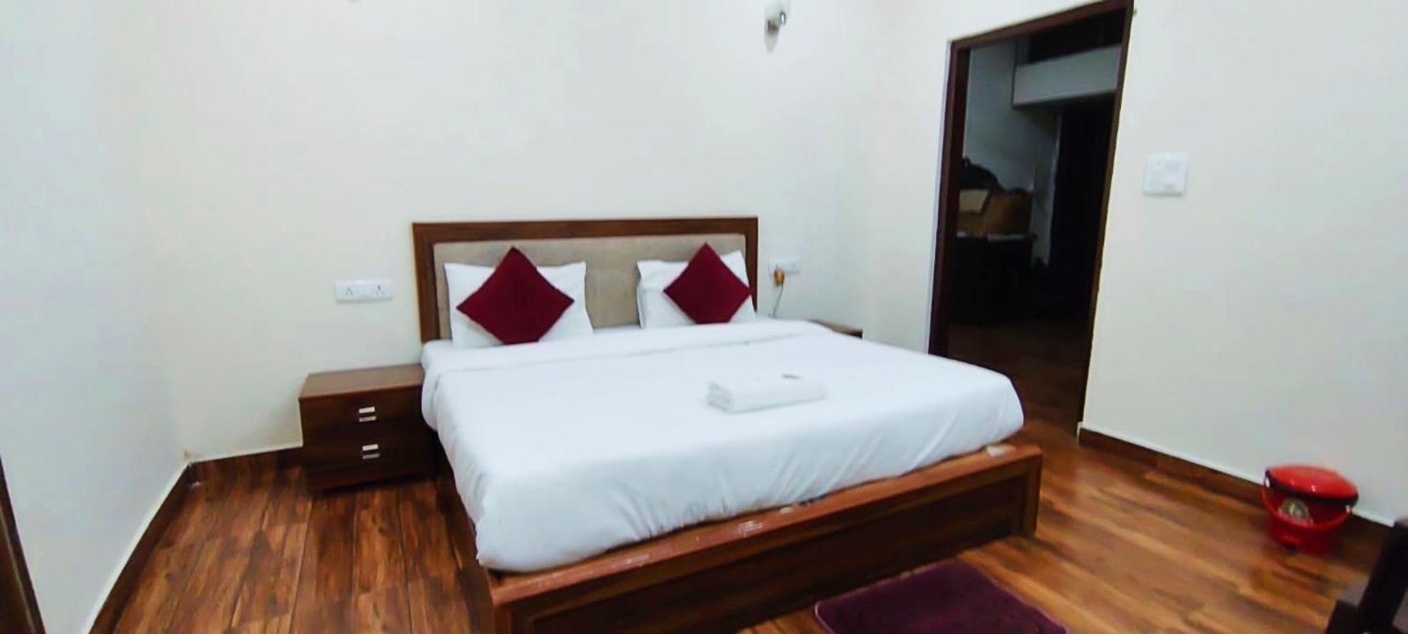 Luxury Rooms In Safdarjung Enclave Near Aiims & Safdarjung Hospital Нью-Дели Экстерьер фото